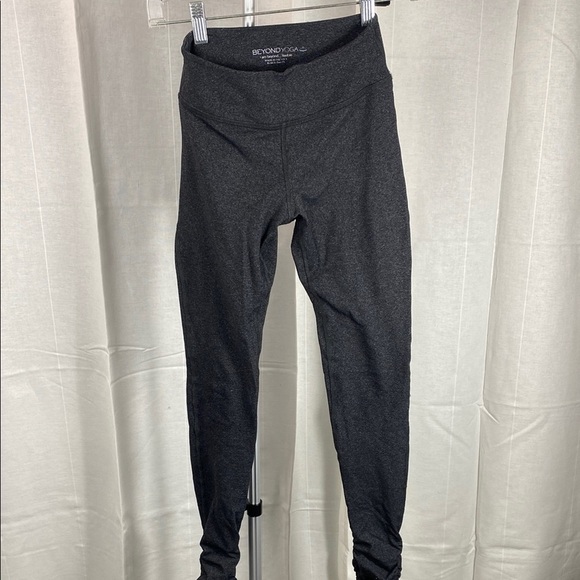 Beyond Yoga Gray Leggings - Picture 2 of 6